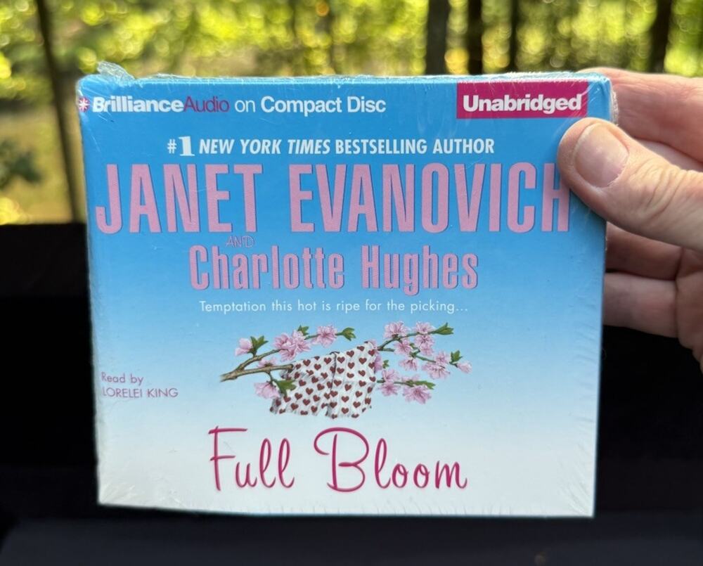 Full Bloom by Janet Evanovich Charlotte Hughes Audio CD Unabridged New Sealed B4